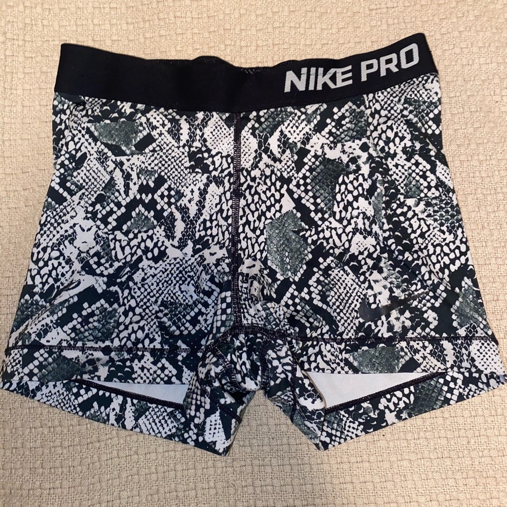 Nike pros shorts